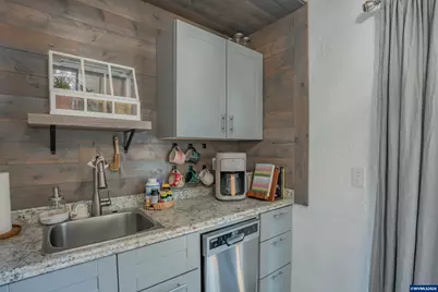 667 W Rose St, Lebanon, OR 97355 - Photo 8