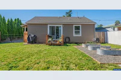 667 W Rose St, Lebanon, OR 97355 - Photo 2