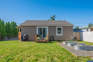 667 W Rose St, Lebanon, OR 97355 - Photo 2