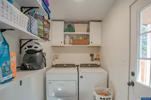 667 W Rose St, Lebanon, OR 97355 - Photo 20