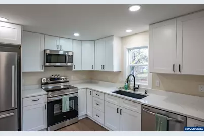 705 Tangent St, Lebanon, OR 97355 - Photo 8