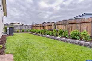 1000 S McKern Ct, Newberg, OR 97132 - Photo 30