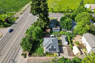 3417 SE 3rd St, Corvallis, OR 97333 - Photo 2