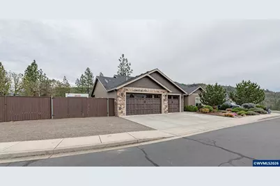 217 White Oak Wy, Shady Cove, OR 97539 - Photo 2