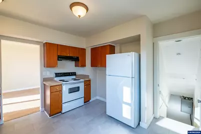3392 Sunnyview Rd NE, Salem, OR 97301 - Photo 8