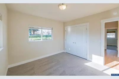3392 Sunnyview Rd NE, Salem, OR 97301 - Photo 12