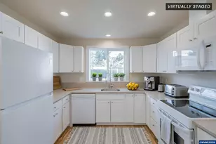 3392 Sunnyview Rd NE, Salem, OR 97301 - Photo 32