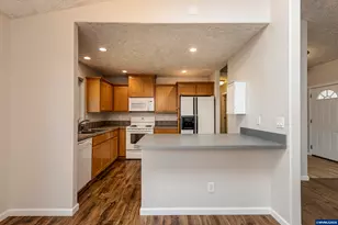 3127 S 12th St, Lebanon, OR 97355 - Photo 12