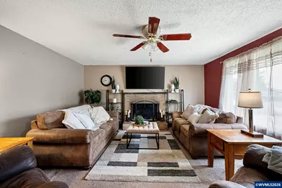 375 Park Ln, Harrisburg, OR 97446 - Photo 4