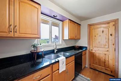 375 Park Ln, Harrisburg, OR 97446 - Photo 12