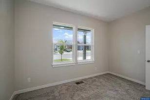 739 Emily Grace Ln SE, Salem, OR 97306 - Photo 8