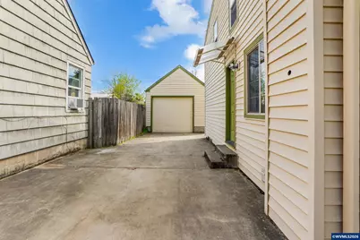 732 E 22nd Av, Eugene, OR 97405 - Photo 46
