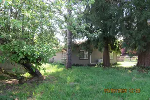 365 SE Myrtle St, Mill City, OR 97360 - Photo 16