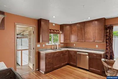 508 S 2nd St, Silverton, OR 97381 - Photo 10