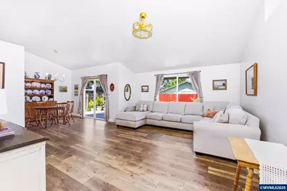 633 Cedar St, Independence, OR 97351 - Photo 8