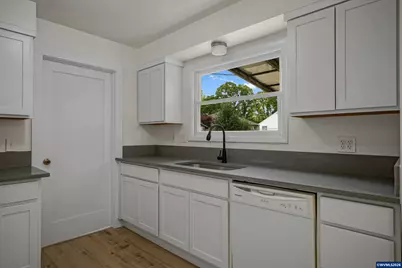 1710 23rd St NE, Salem, OR 97301 - Photo 16