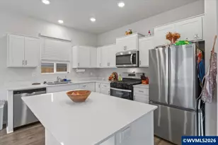 463 Lost Lake St NE, Salem, OR 97301 - Photo 8