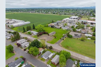 2120 Three Lakes Rd SE, Albany, OR 97322 - Photo 2