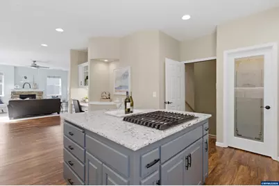 977 Reagan Av NW, Salem, OR 97304 - Photo 16
