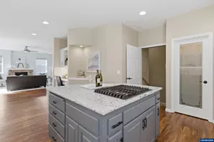 977 Reagan Ave NW, Salem, OR 97304 - Photo 16