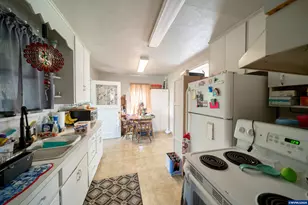 1450 SW 9th St, Dallas, OR 97338 - Photo 4