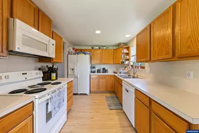 920 SW Myrtle Ct, McMinnville, OR 97128 - Photo 14
