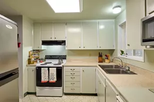 1215 Stanfield Rd, Woodburn, OR 97071 - Photo 10