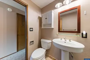 1044 Chestnut St NW, Salem, OR 97304 - Photo 18