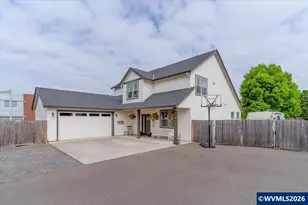 431 Grant St, Silverton, OR 97381 - Photo 2