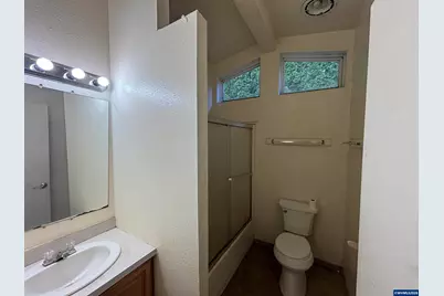 390 Montgomery St, Falls City, OR 97344 - Photo 18