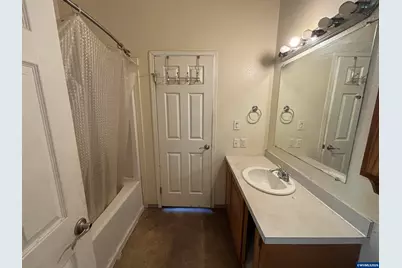 390 Montgomery St, Falls City, OR 97344 - Photo 16