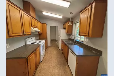 390 Montgomery St, Falls City, OR 97344 - Photo 12
