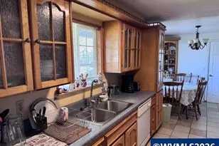 1270 Pine Ct, Independence, OR 97351 - Photo 4