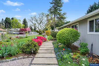 8470 SE Hood St, Clackamas, OR 97015 - Photo 4