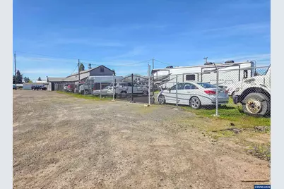 2721 S Main St, Lebanon, OR 97355 - Photo 10
