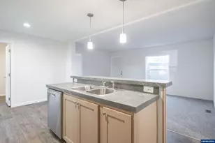 3124 Surfwood Dr NE, Salem, OR 97305 - Photo 10