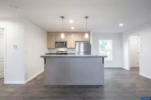 3124 Surfwood Dr NE, Salem, OR 97305 - Photo 8