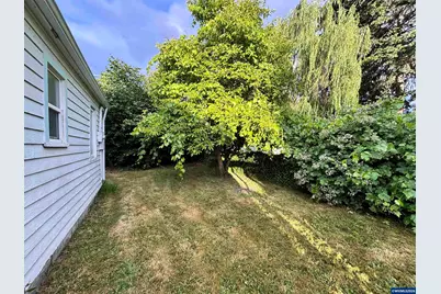 1060 Hickory St NE, Salem, OR 97301 - Photo 24
