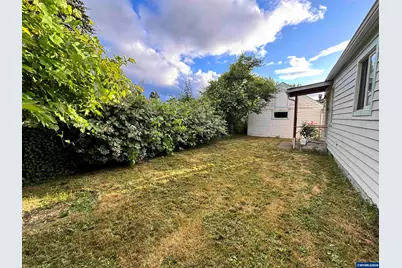 1060 Hickory St NE, Salem, OR 97301 - Photo 16