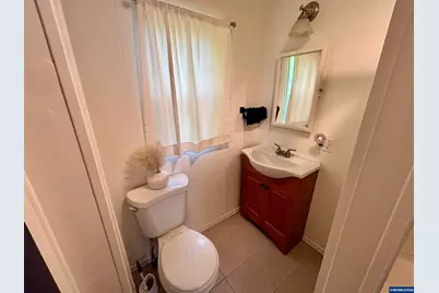 1060 Hickory St NE, Salem, OR 97301 - Photo 12