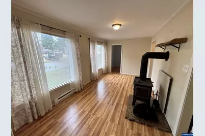 1060 Hickory St NE, Salem, OR 97301 - Photo 6