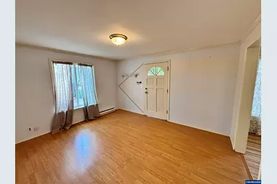 1060 Hickory St NE, Salem, OR 97301 - Photo 6