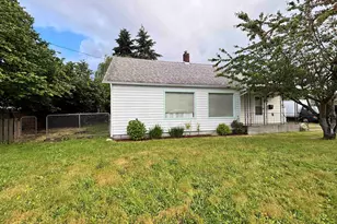 1060 Hickory St NE, Salem, OR 97301 - Photo 2
