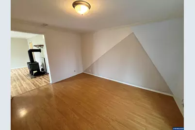 1060 Hickory St NE, Salem, OR 97301 - Photo 4