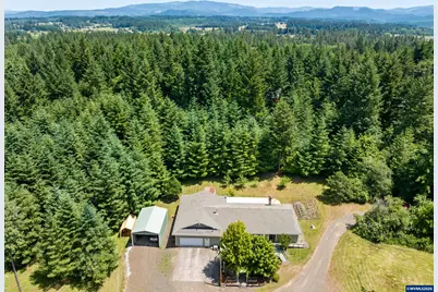 39711 Lacomb Dr, Lebanon, OR 97355 - Photo 2