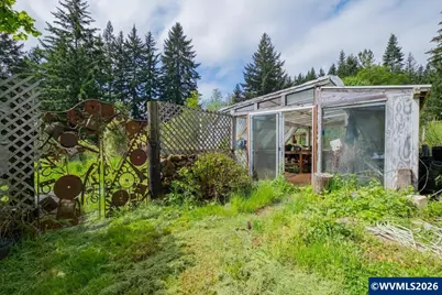 28600 Jones Dr, Sweet Home, OR 97386 - Photo 26