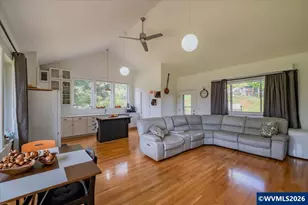 28600 Jones Dr, Sweet Home, OR 97386 - Photo 8