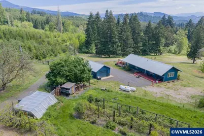 28600 Jones Dr, Sweet Home, OR 97386 - Photo 2