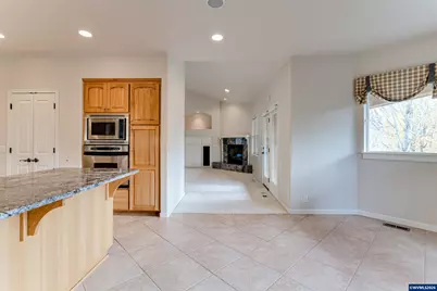 875 Sand Av, Eugene, OR 97401 - Photo 4