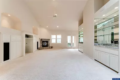 875 Sand Av, Eugene, OR 97401 - Photo 6
